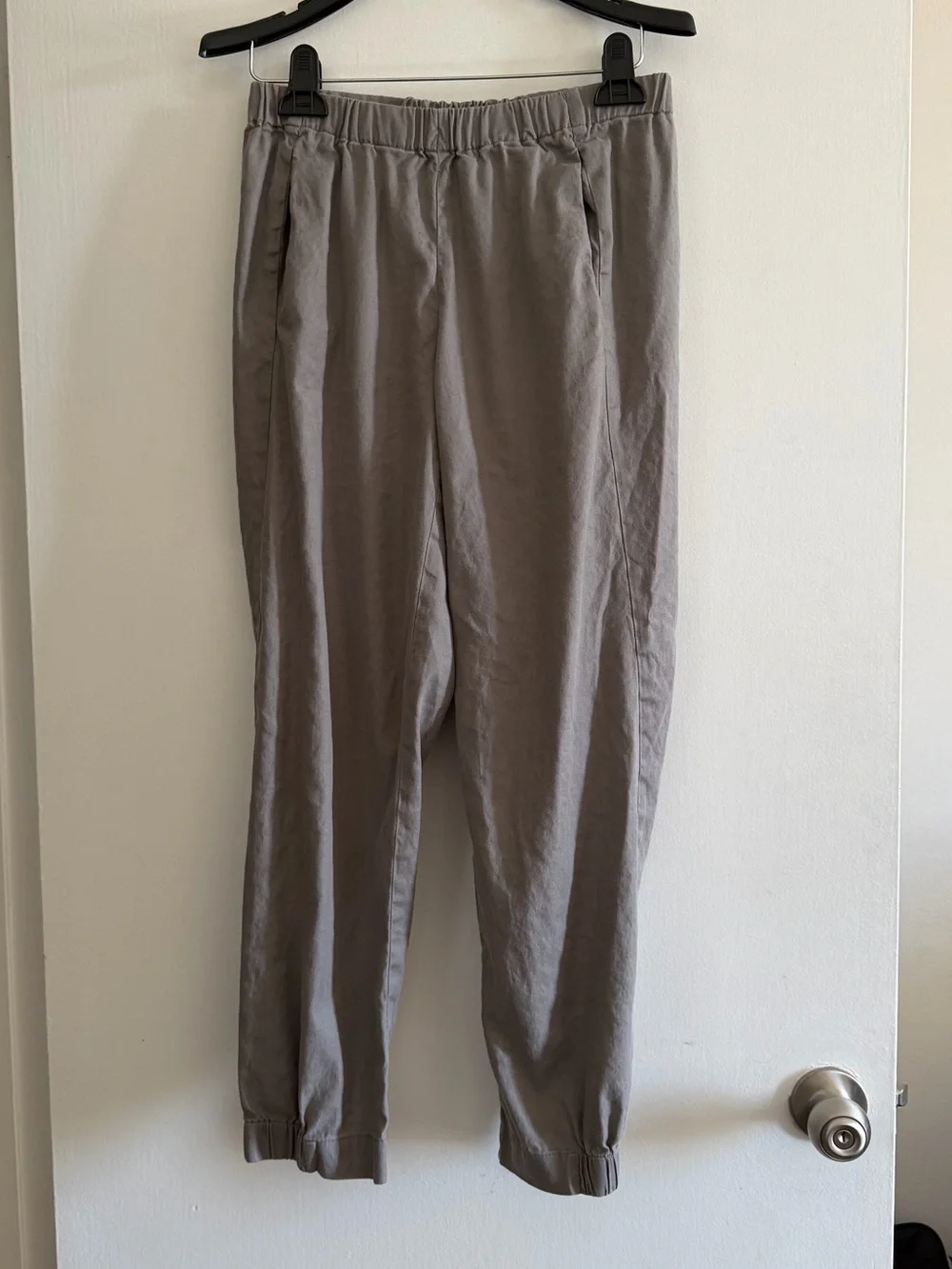 Aritzia Babaton Gray Linen/Cotton Classic Stretch Jogger Pants size Medium EUC